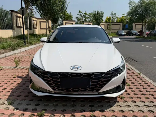Hyundai Elantra — Фото автомобиля 2