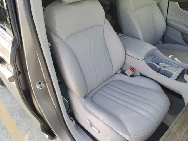 Roewe iMAX8 — Фото автомобиля 24