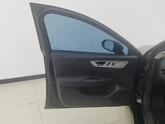Hongqi E-QM5 — Фото автомобиля 7