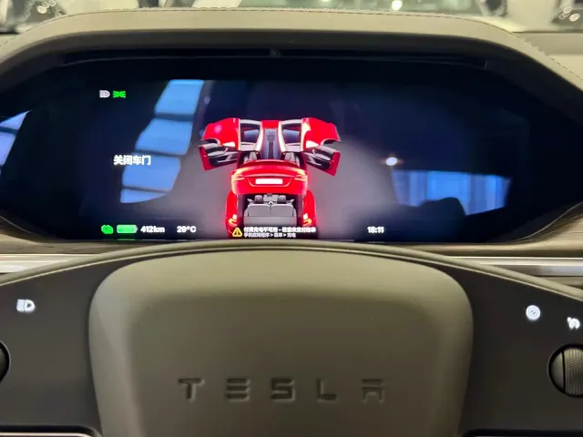 Tesla Model X — Фото автомобиля 15