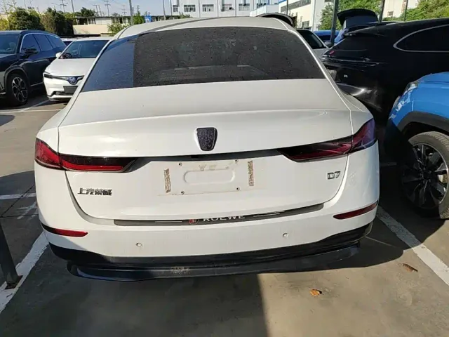 Roewe D7 — Фото автомобиля 5