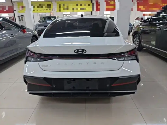 Hyundai Elantra — Фото автомобиля 5
