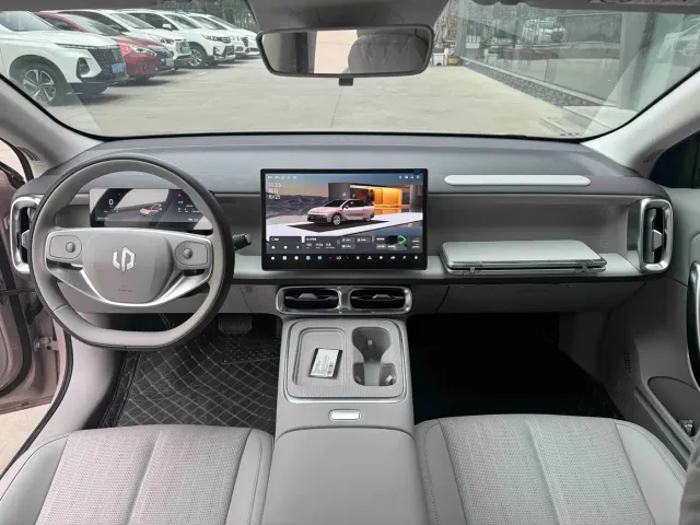 Leapmotor B01 — Фото автомобиля 5