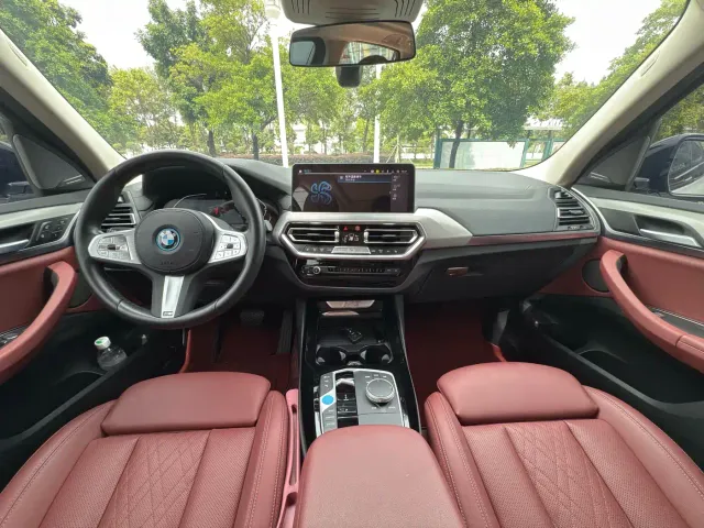 BMW iX3 — Фото автомобиля 8
