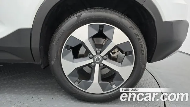 Volvo XC40 — Фото автомобиля 21