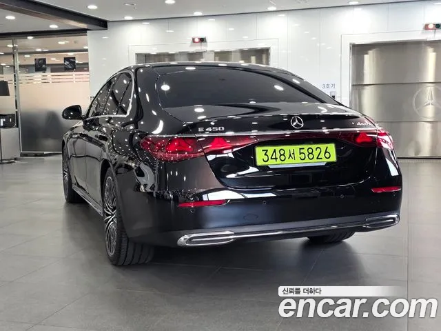 Mercedes-Benz E-Class — Фото автомобиля 3