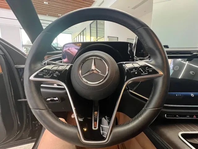 Mercedes-Benz E-Class — Фото автомобиля 8