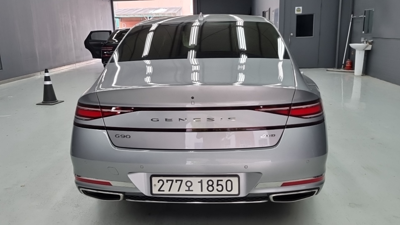 Genesis G90 Бензин 3.5 турбо AWD — Фото автомобиля 4