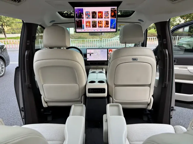 Li Auto MEGA — Фото автомобиля 15