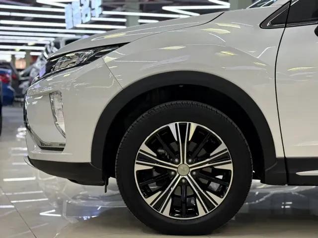 Mitsubishi Eclipse Cross — Фото автомобиля 17