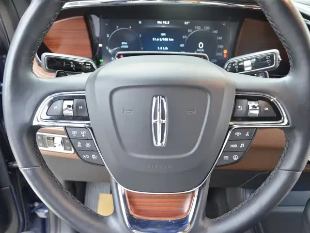 Lincoln Navigator — Фото автомобиля 8