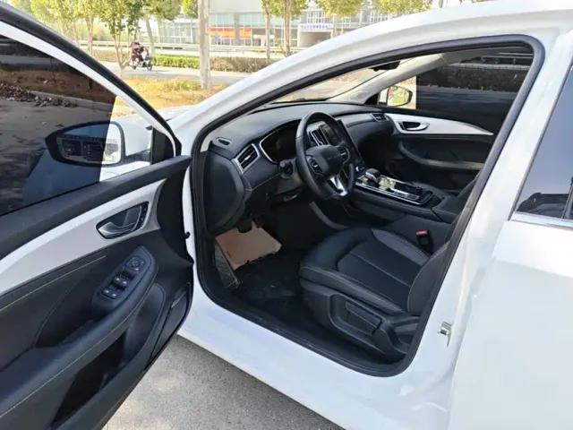 Roewe i6 MAX EV — Фото автомобиля 15