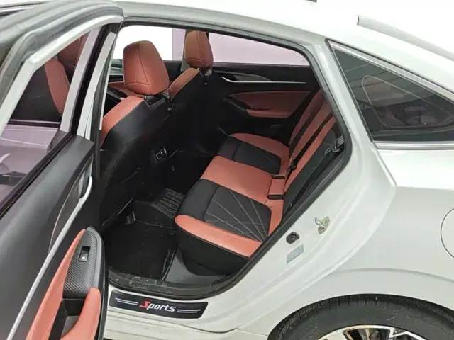 Changan Eado — Фото автомобиля 11