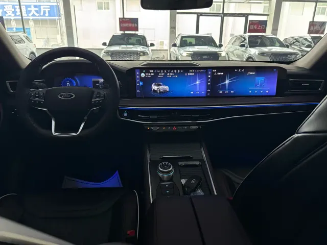 Ford Explorer — Фото автомобиля 15
