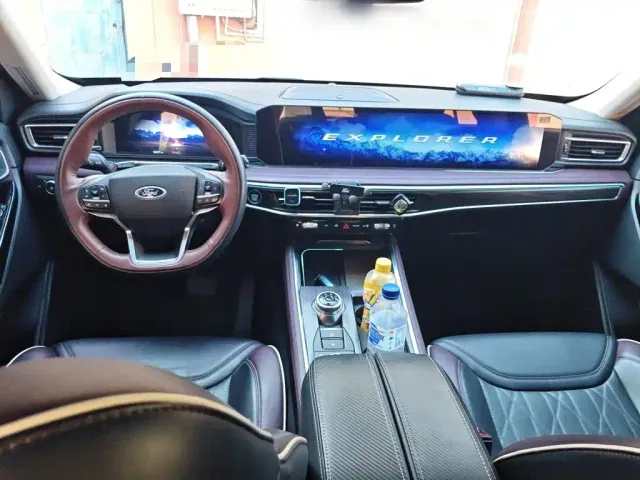 Ford Explorer — Фото автомобиля 12