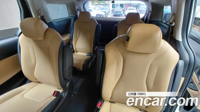 Kia Carnival Generation 4 — Фото автомобиля 24