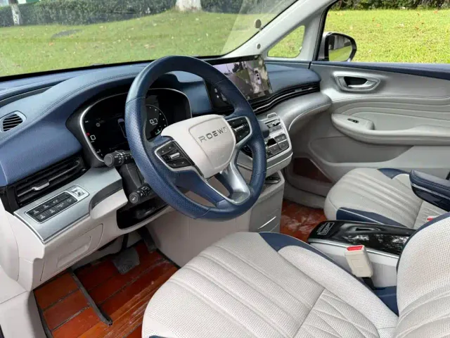 Roewe iMAX8 — Фото автомобиля 7