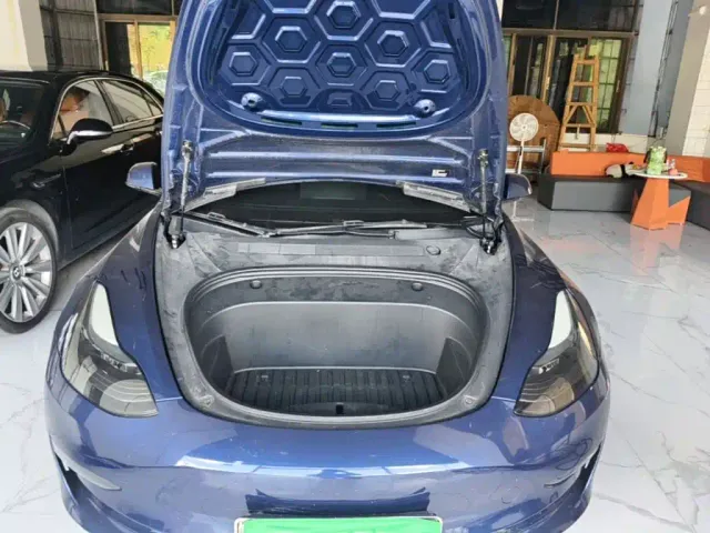 Tesla Model 3 — Фото автомобиля 19