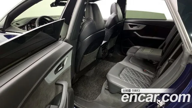 Audi Q8 55 TFSI quattro Premium — Фото автомобиля 11
