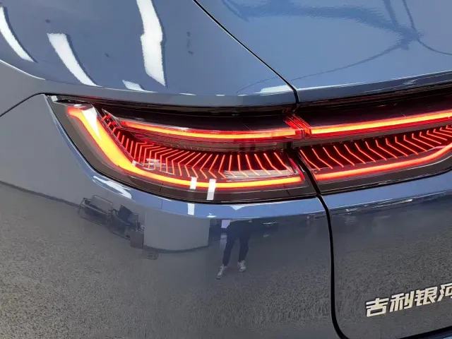 Geely Galaxy Xingyao 8 — Фото автомобиля 11