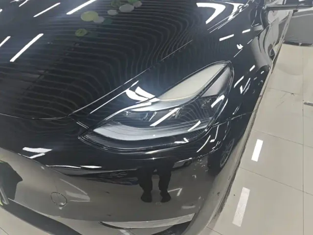 Tesla Model Y — Фото автомобиля 23