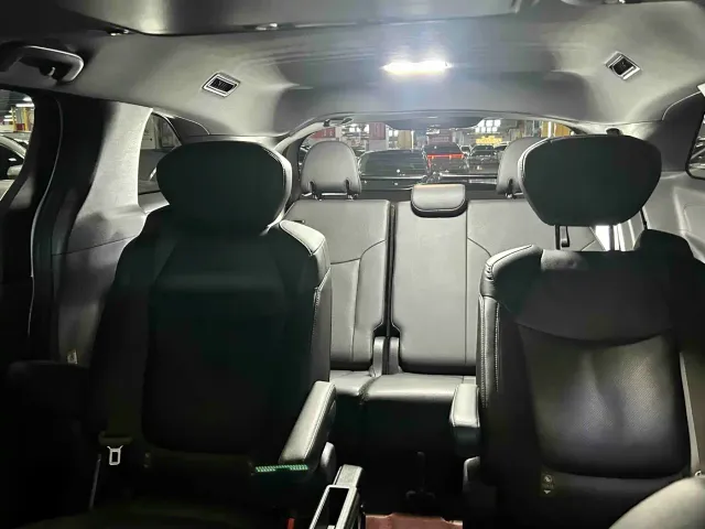 Toyota Sienna — Фото автомобиля 10
