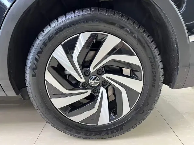 Volkswagen Tiguan L — Фото автомобиля 22