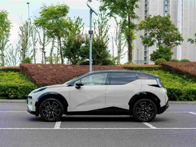 Zeekr X — Фото автомобиля 3