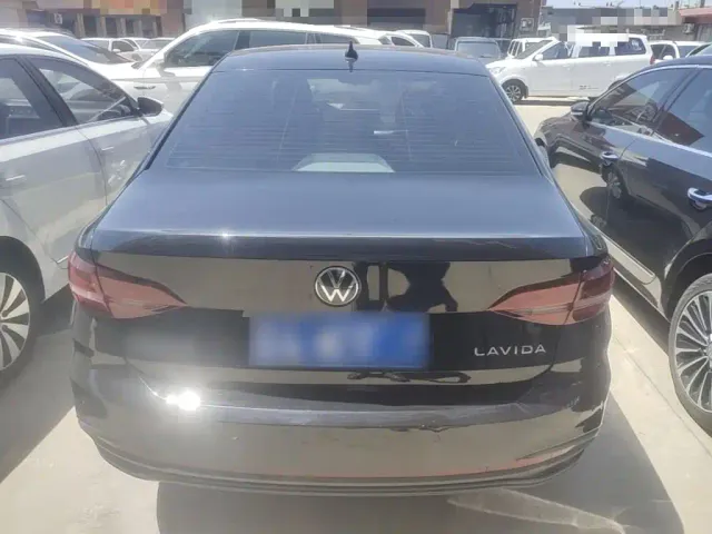 Volkswagen Lavida — Фото автомобиля 5
