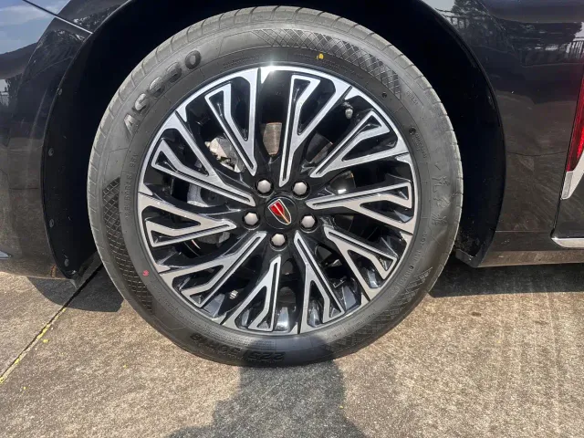 Hongqi H5 — Фото автомобиля 11