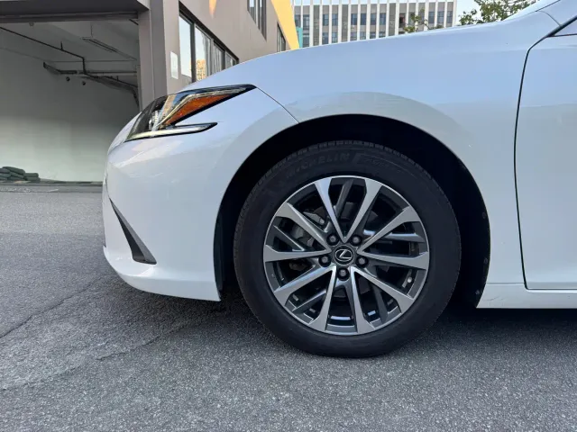 Lexus ES — Фото автомобиля 3