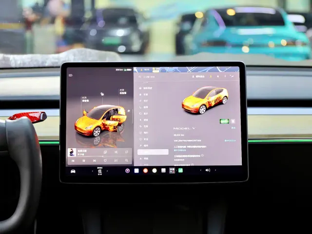 Tesla Model Y — Фото автомобиля 12