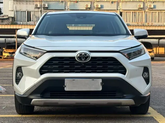 Toyota RAV4 — Фото автомобиля 2