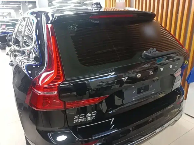 Volvo XC60 — Фото автомобиля 4