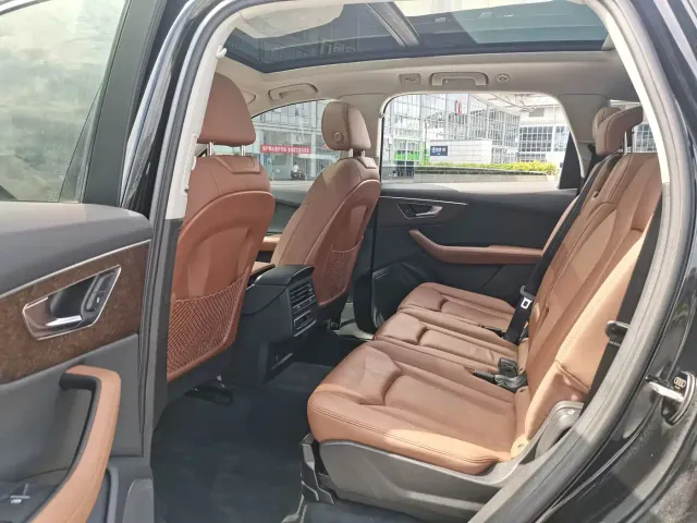 Audi Q7 — Фото автомобиля 14