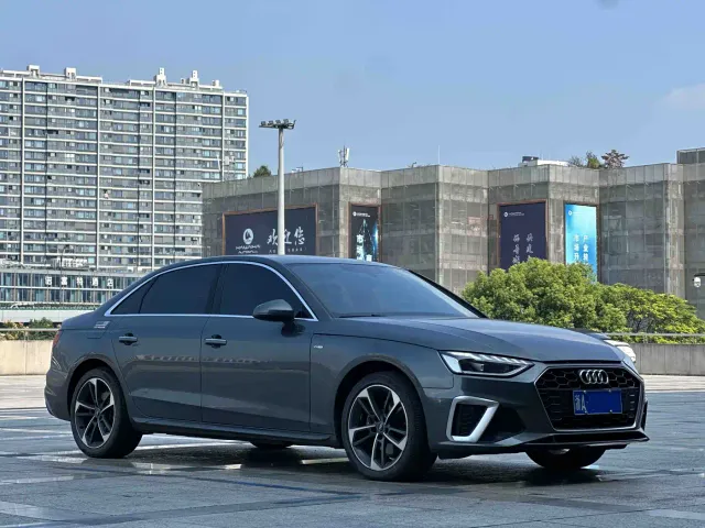 Audi A4L — Фото автомобиля 3