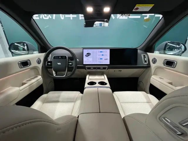 Li Auto L7 — Фото автомобиля 11