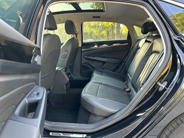 Volkswagen Passat — Фото автомобиля 4