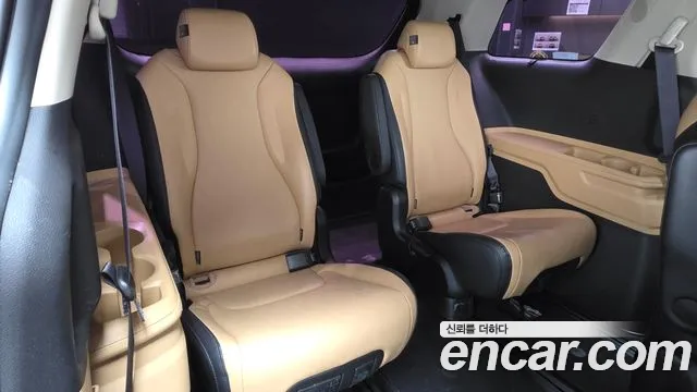 Kia Carnival Generation 4 — Фото автомобиля 19