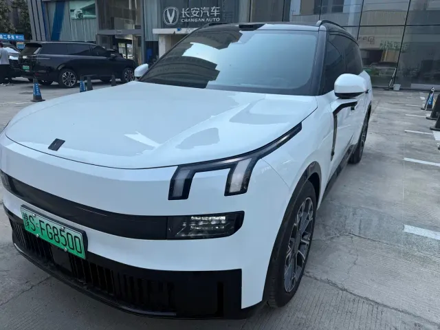 Lynk & Co 900 — Фото автомобиля 3