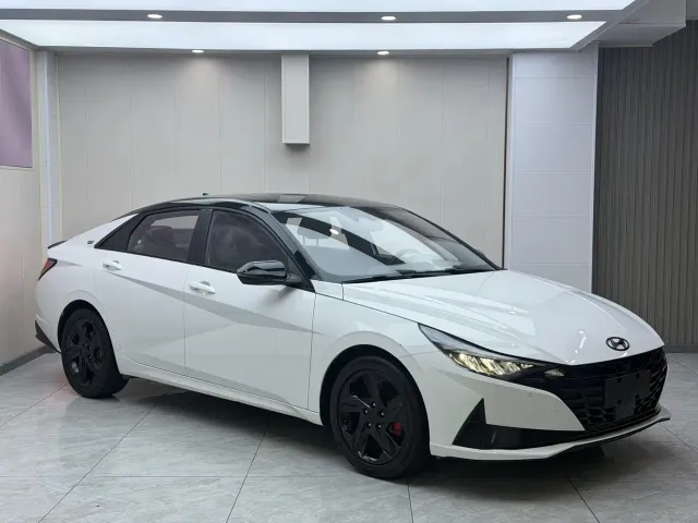 Hyundai Elantra — Фото автомобиля 3