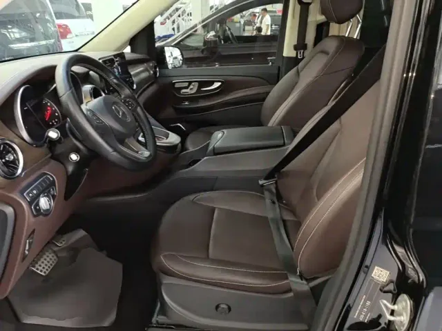 Mercedes-Benz V-Class — Фото автомобиля 14