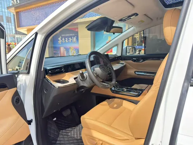 GAC Trumpchi E8 — Фото автомобиля 2