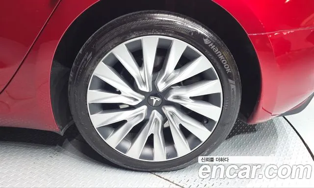 Tesla Model 3 — Фото автомобиля 6