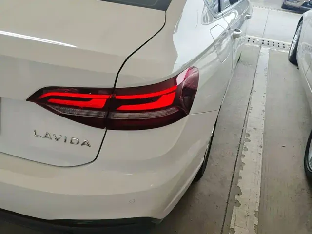 Volkswagen Lavida — Фото автомобиля 7