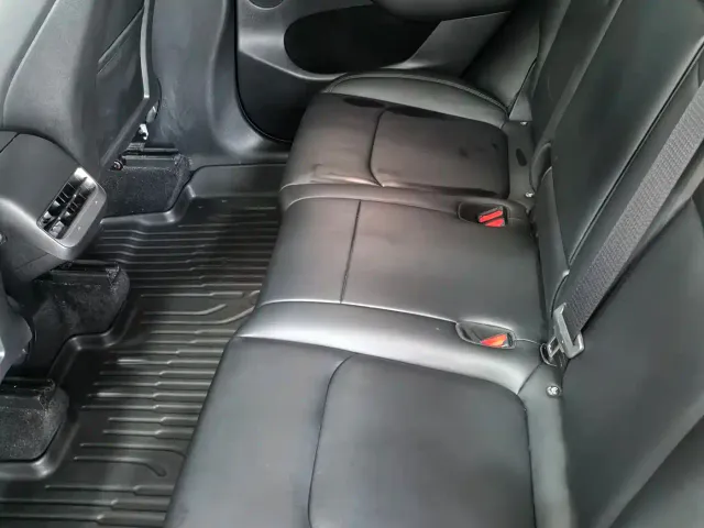 Tesla Model Y — Фото автомобиля 9