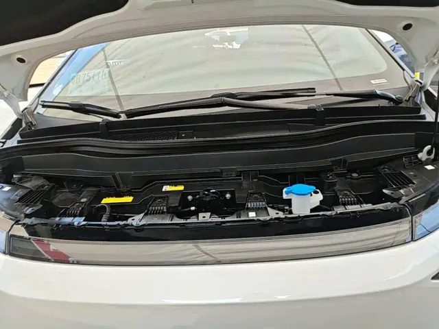 Xpeng X9 — Фото автомобиля 19