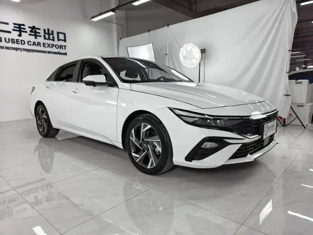 Hyundai Elantra — Фото автомобиля 3