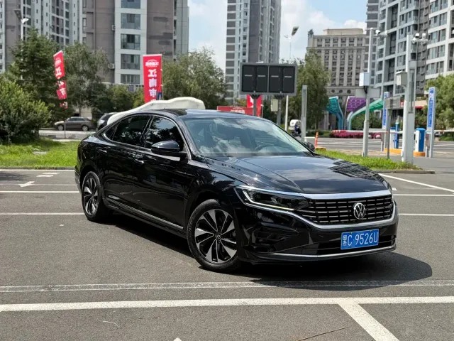 Volkswagen Passat — Фото автомобиля 3