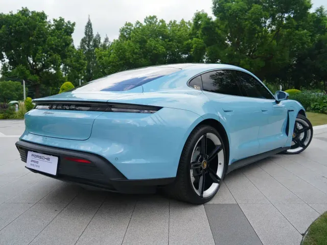 Porsche Taycan — Фото автомобиля 17